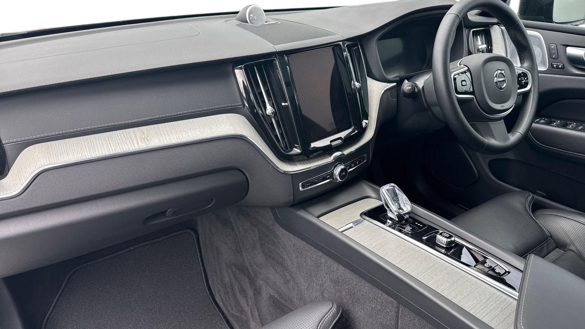 Black 2025 Volvo XC60 4